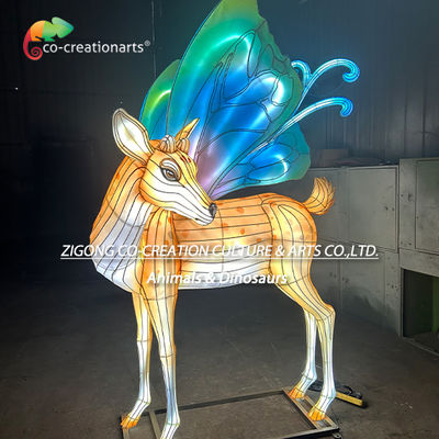 ซื้อ ไฟฟ้าแห่งเทศกาลกวางมหัศจรรย์ กับปีกกระพริกสีฟ้าเขียวสดใส ภาพศิลปะจีน การผลิตออนไลน์